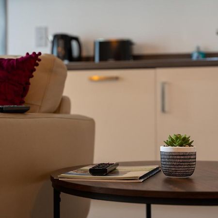 Spacious Apartment In Woking Town Centre Luaran gambar