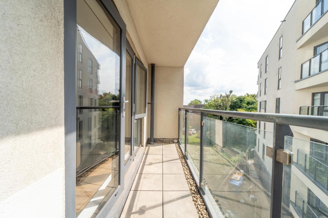 Spacious Apartment In Woking Town Centre Luaran gambar