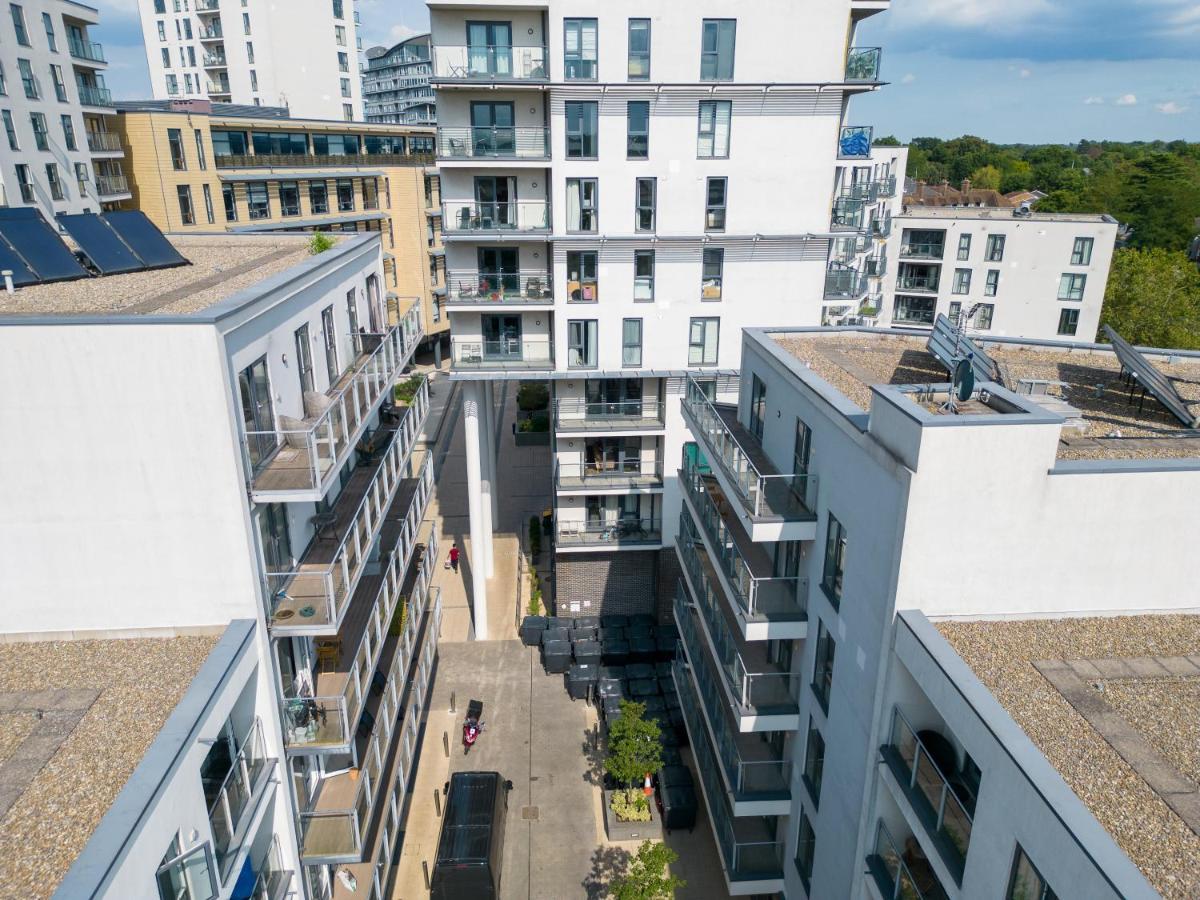 Spacious Apartment In Woking Town Centre Luaran gambar