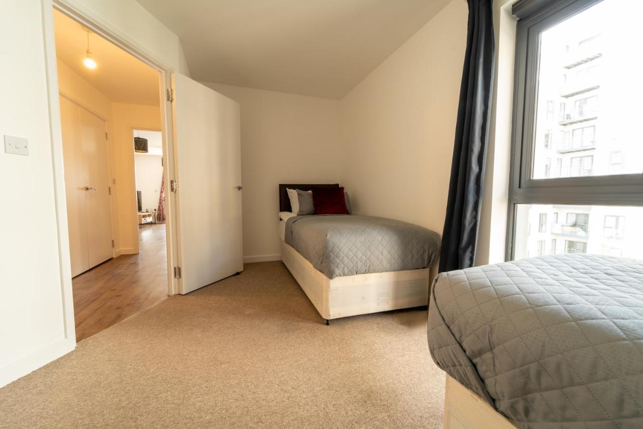 Spacious Apartment In Woking Town Centre Luaran gambar