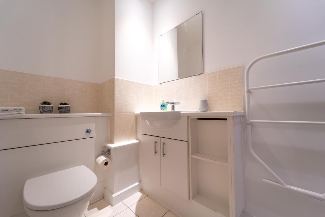 Spacious Apartment In Woking Town Centre Luaran gambar