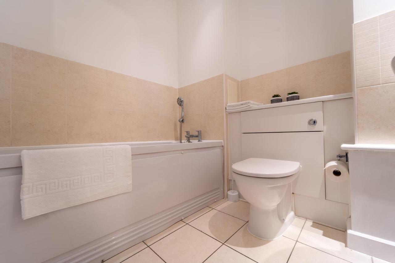 Spacious Apartment In Woking Town Centre Luaran gambar