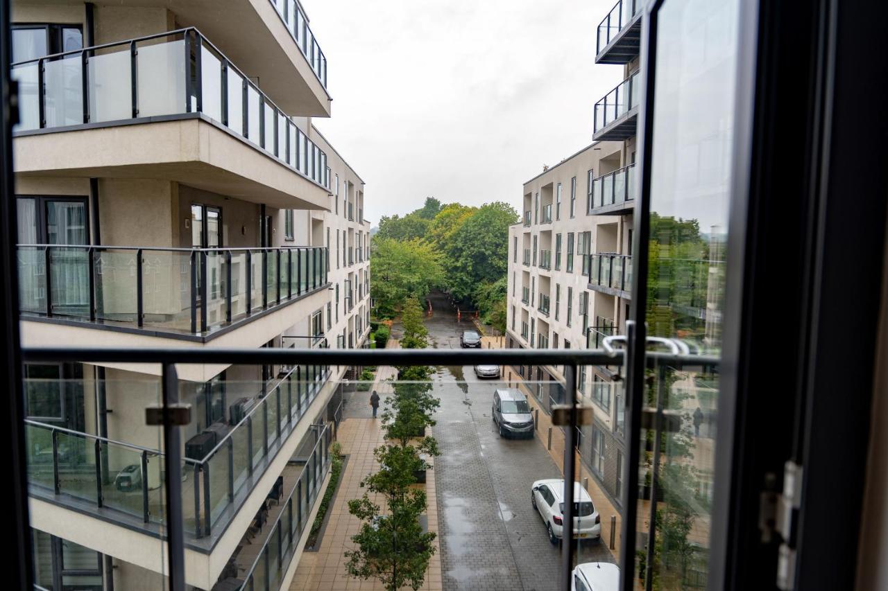 Spacious Apartment In Woking Town Centre Luaran gambar