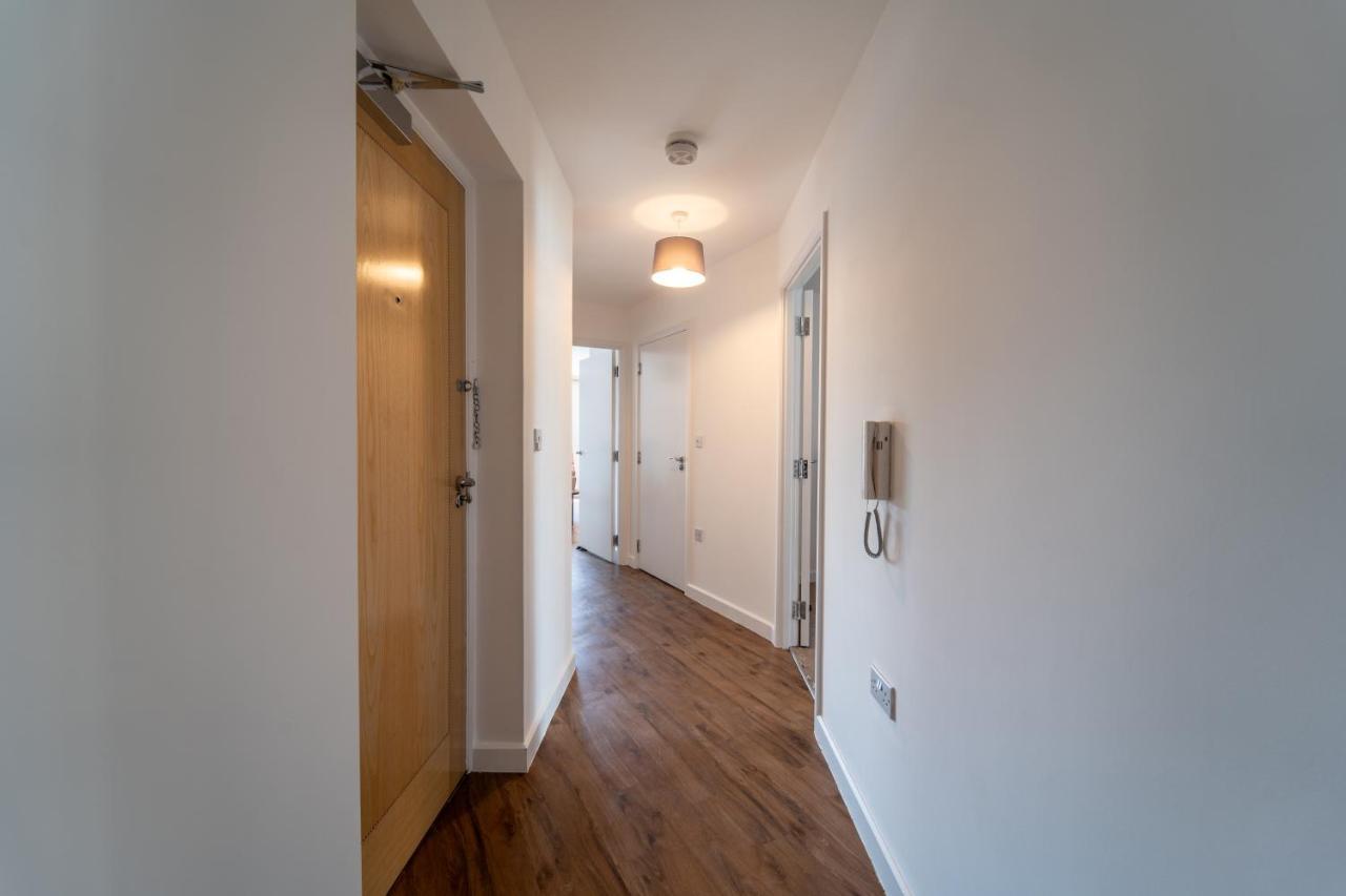Spacious Apartment In Woking Town Centre Luaran gambar