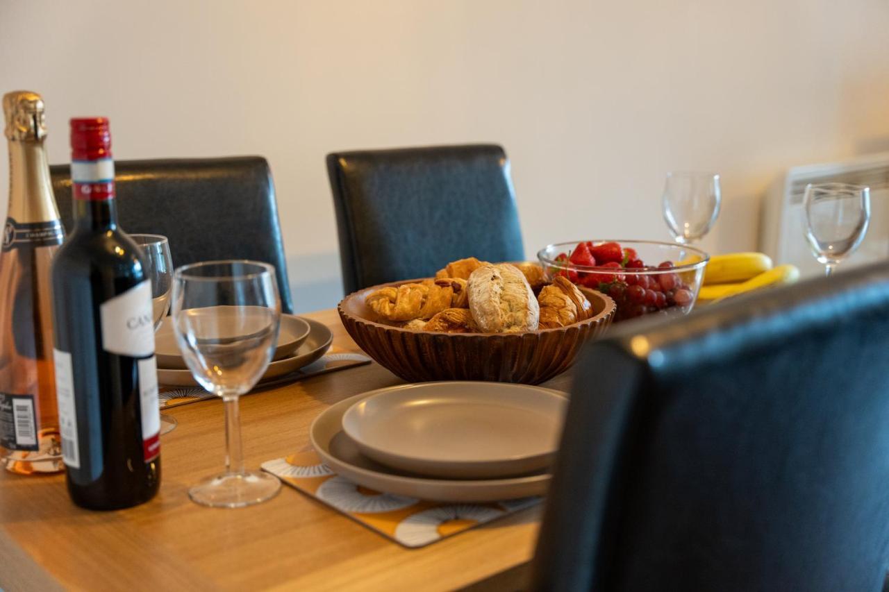 Spacious Apartment In Woking Town Centre Luaran gambar