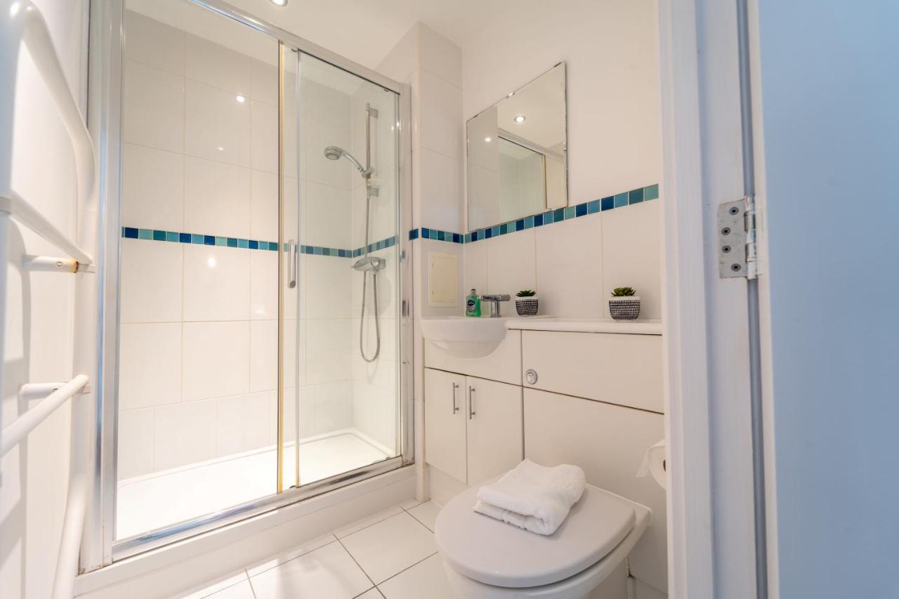 Spacious Apartment In Woking Town Centre Luaran gambar
